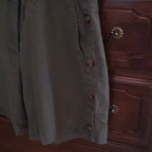 J Jill. Shorts. Dark green/button detail. SZ 8